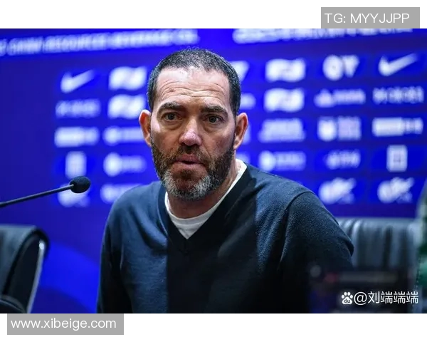 VAR技术再引争议，裁判判罚惹怒教练